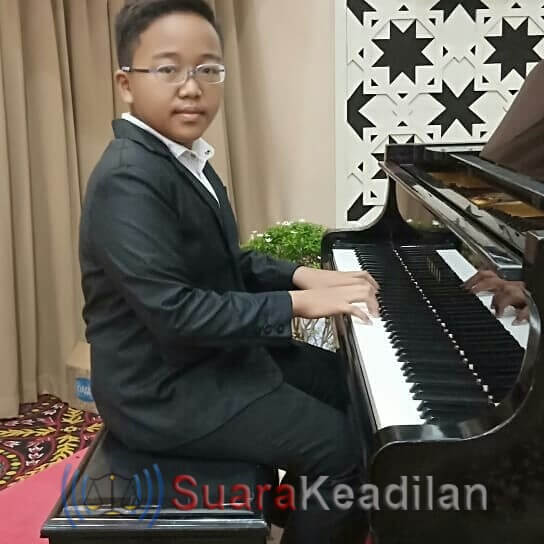 Indonesian youth (Jefri Setiawan) struggled to be listed in the European Records Book and the American Book of Records.