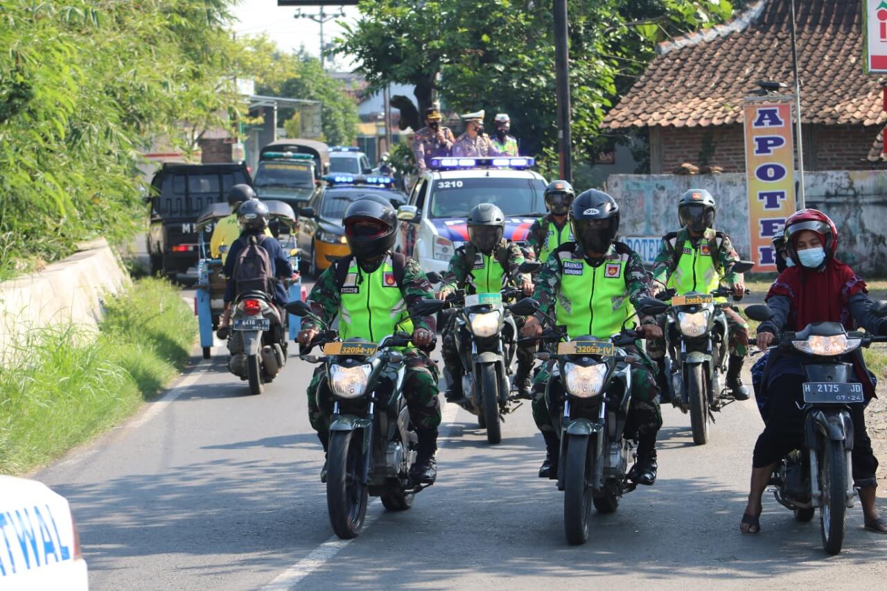 Sosialisasi PPKM Darurat, Tim Gabungan Show Off Force Keliling Kendal