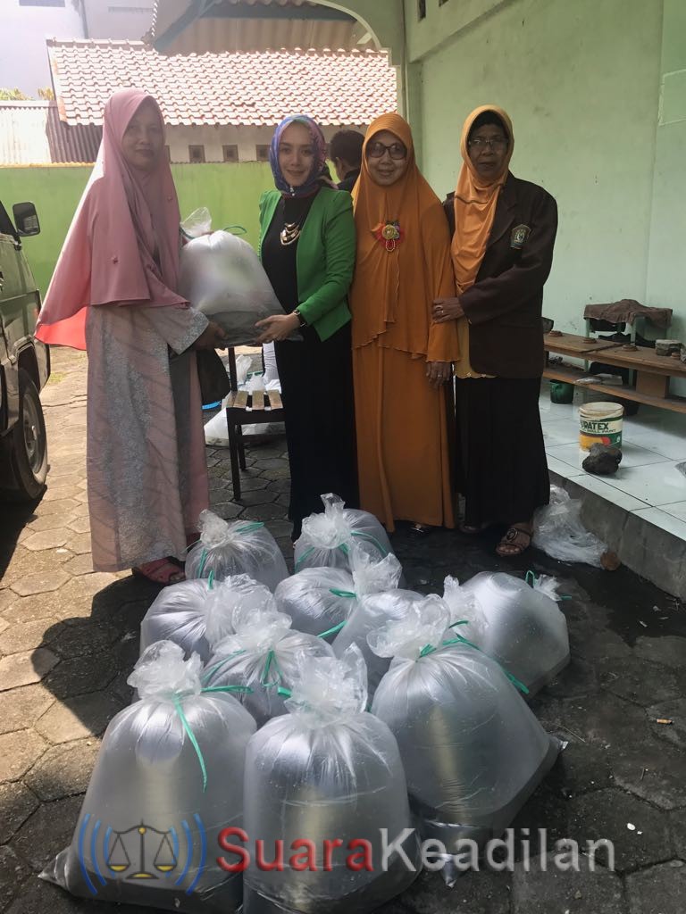 Tingkatkan Perekonomian Umat, PC Muslimat Kendal Bagikan 50 Ribu Bibit Lele