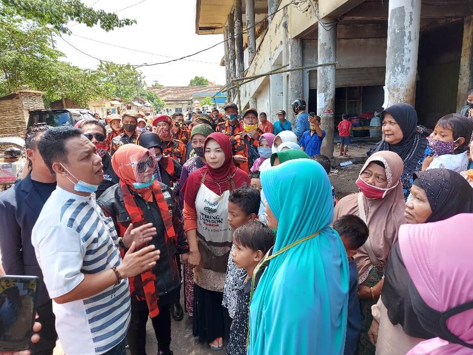 Cawabup Ani Bersama PP Kendal Baksos Di Pasar Weleri