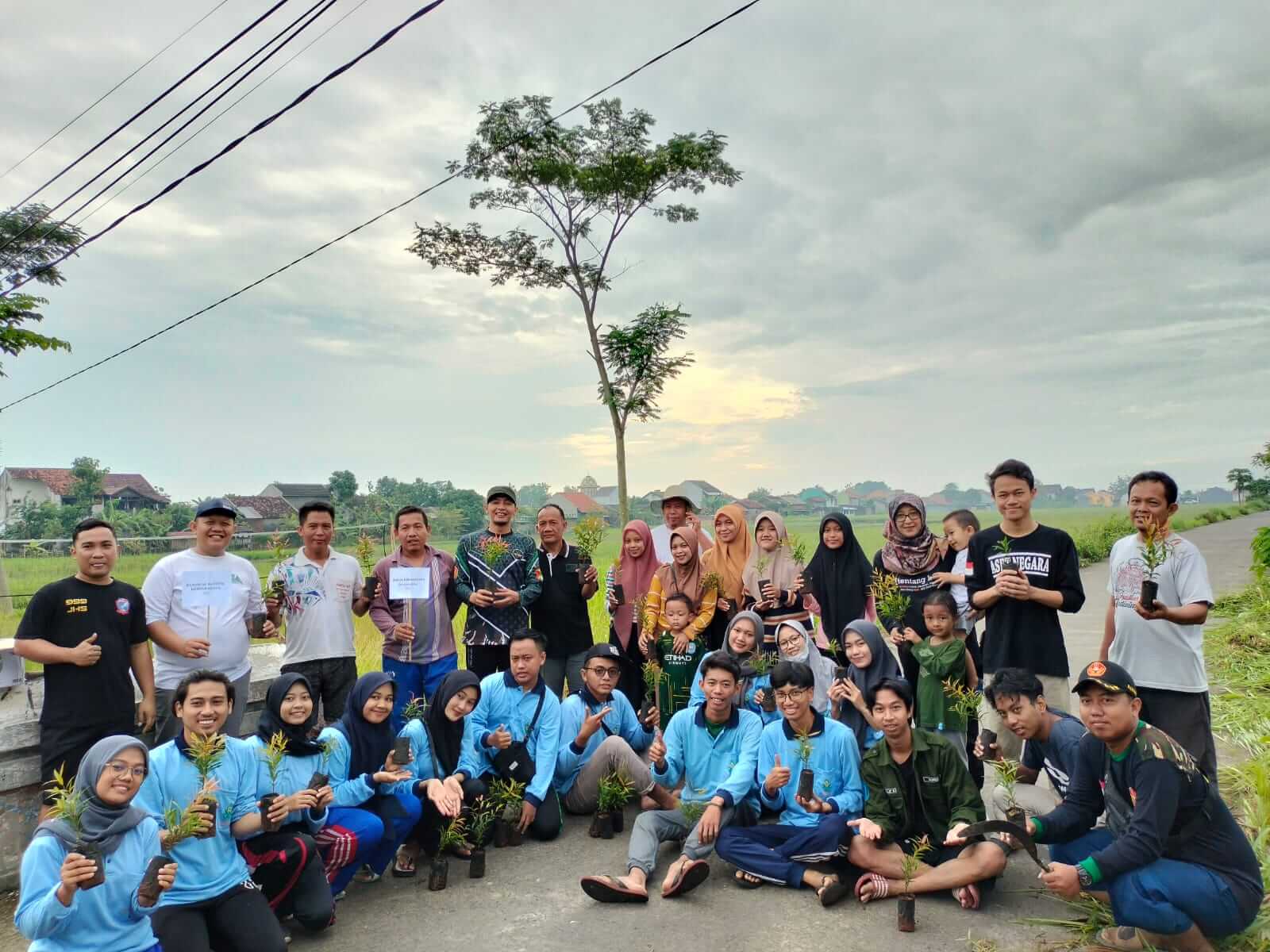 Percantik Kebonharjo, KKN MIT Ke-15 Posko 17 Tanam 200 Bibit Pucuk Merah