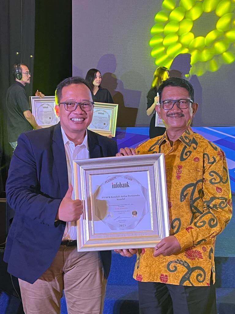 Sepuluh Tahun Berprestasi, BPR Kendali Artha Sabet Platinum Trophy Infobank