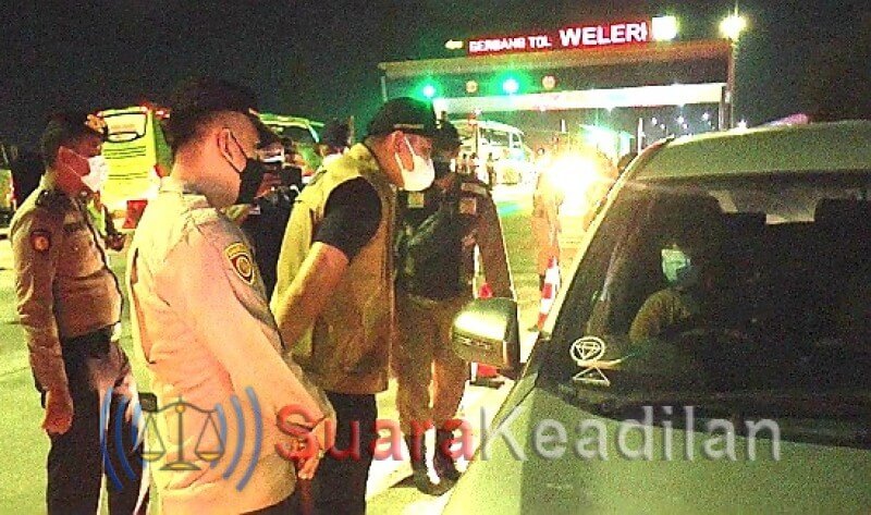 Bupati Dico Pimpin Razia, Ratusanan Mobil Di Pintu Tol Weleri  Diputar Balik