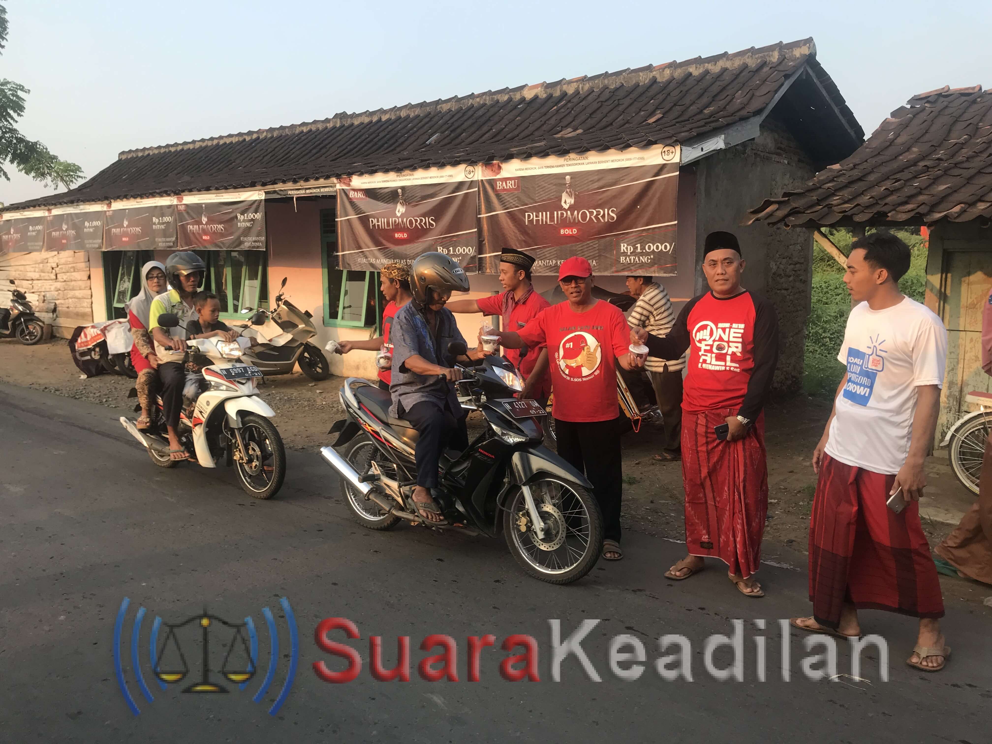 H Munawir Bagikan 500 Takjil Di Rowosari