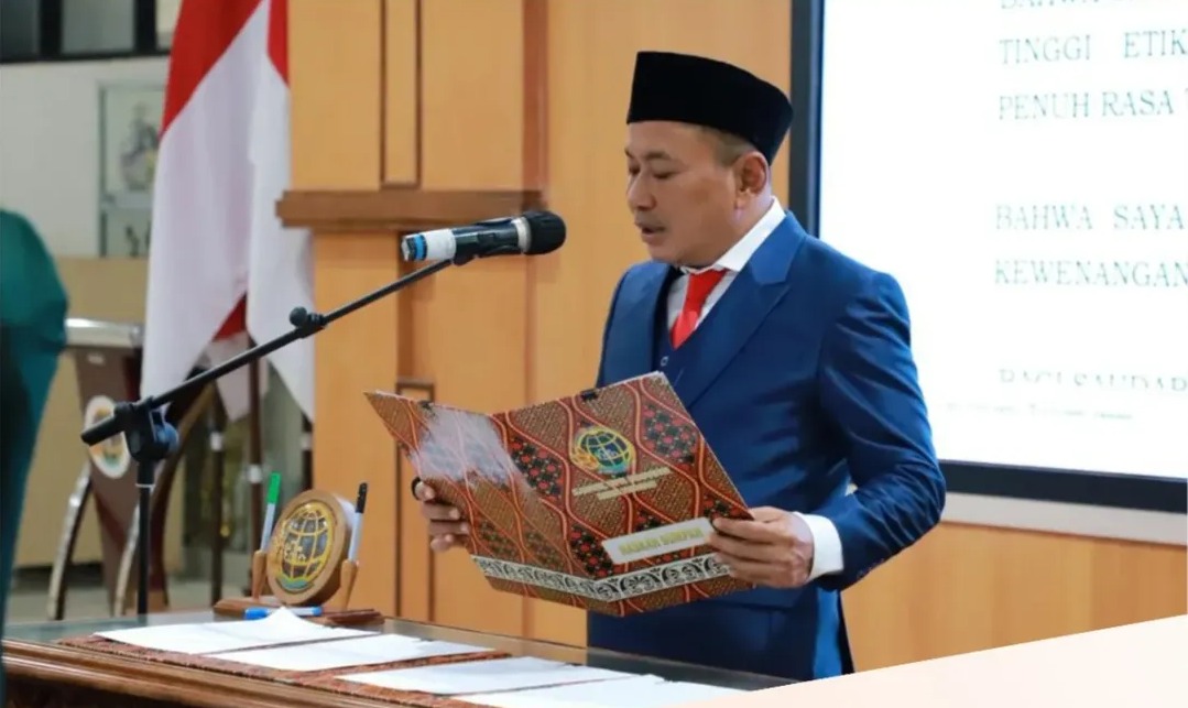 Kepala Kantor Pertanahan Kabupaten Kendal Defiandi Gustian bersama dengan Kepala Subbagian Tata Usaha Umi Haniyati, Kepala Seksi Penetapan Hak dan Pendaftaran Heri Susanto, dan Kepala Seksi Pengendalian dan Penanganan Sengketa Siswanto menghadiri Pen