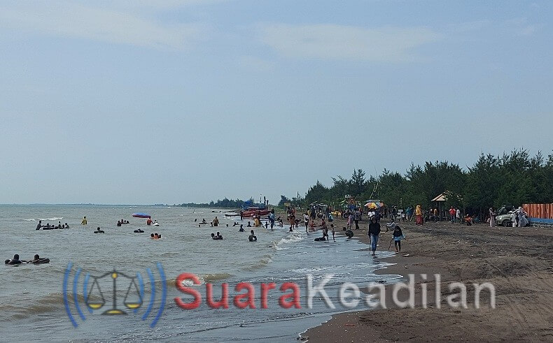 Selama Liburan Lebaran, Wisata Pantai Di Kendal Kebanjiran Pengunjung