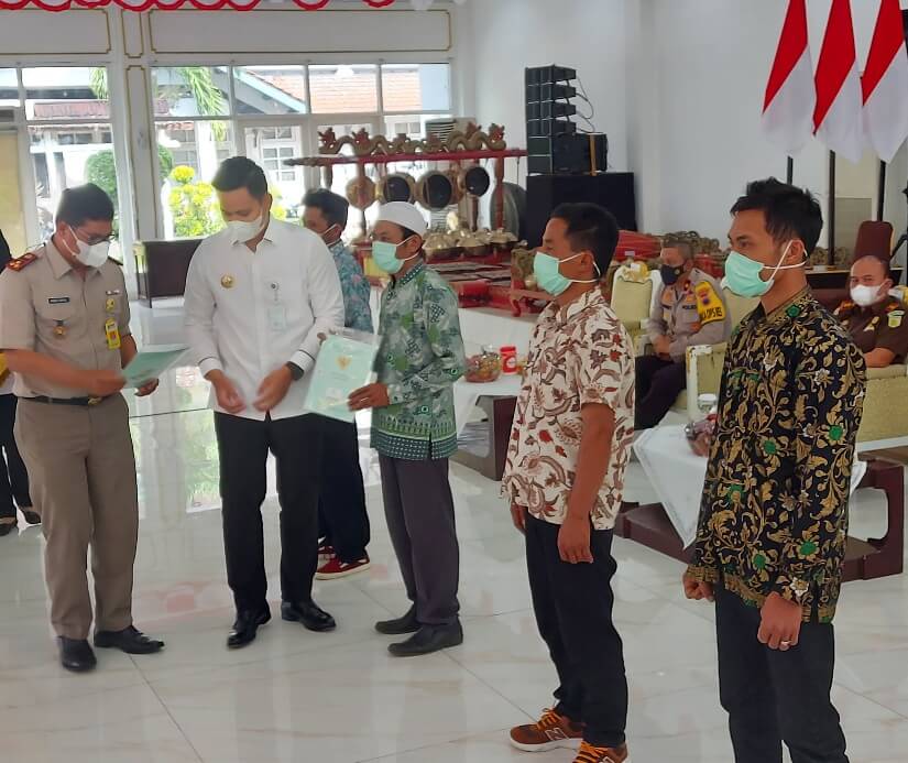 Kantah Kendal Bagikan 200 Sertifikat Bagi 95 Warga Bringinsari