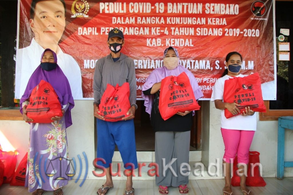 Mas Vino Bagikan 850 Paket Sembako Bagi Warga Terdampak Covid-19