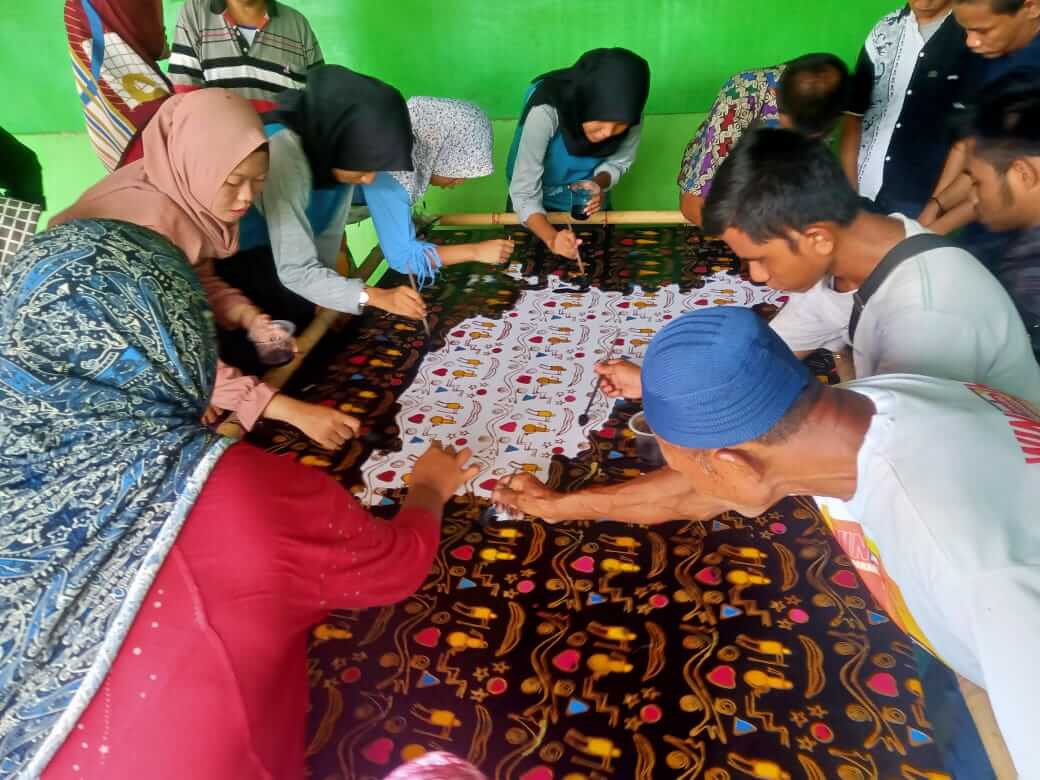 Penyandang Difabel Semangat Berlatih Membatik