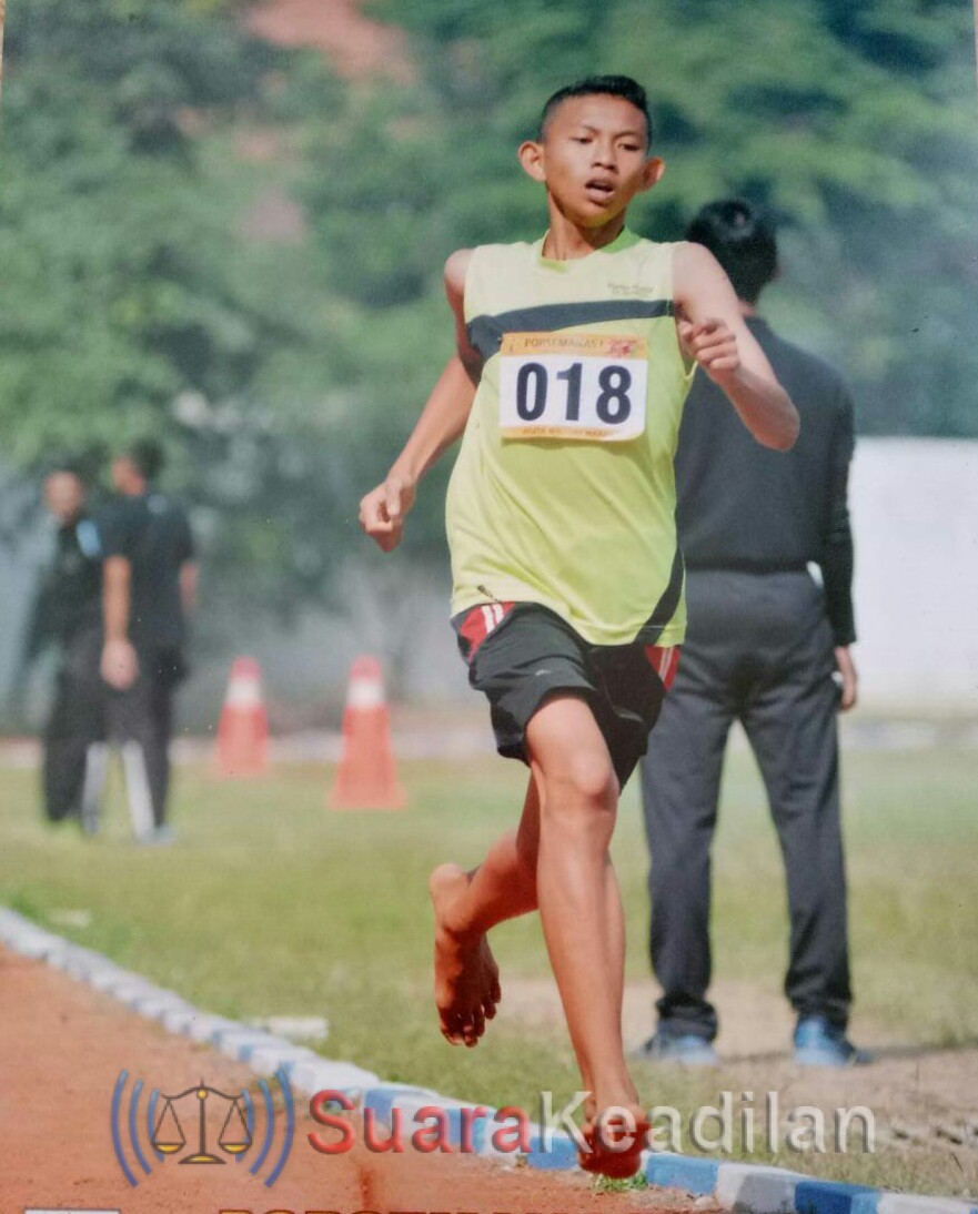 Tanpa Sepatu, Rizal Akbar Rebut Juara 1 Lari 1000 M nasional