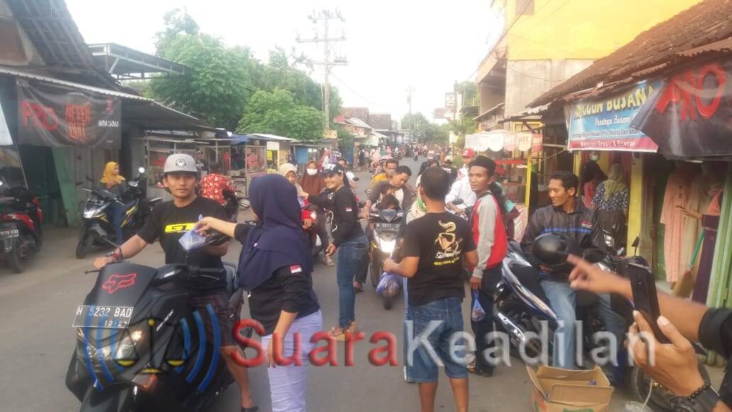 Sedulur Ngopi Bagi Takjil Di Rowosari