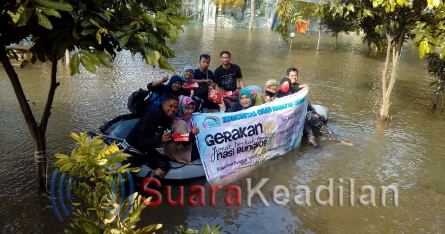 KOHD Berbagi Nasi di Lokasi Banjir Lengkong Sayung