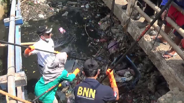 Antisipasi Banjir, Forkompinda-Masyarakat Batang Bersih – bersih Sungai