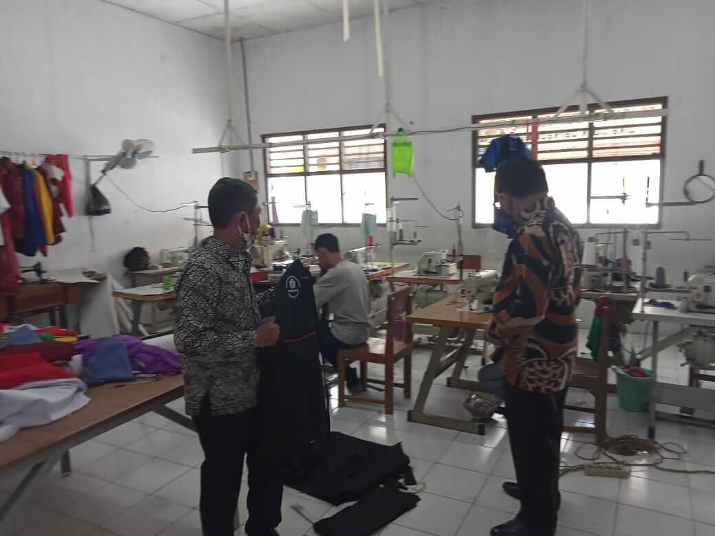 Sambangi SMK 02 PGRI, Mujib Rohmat Motivasi Siswa Yang Praktek