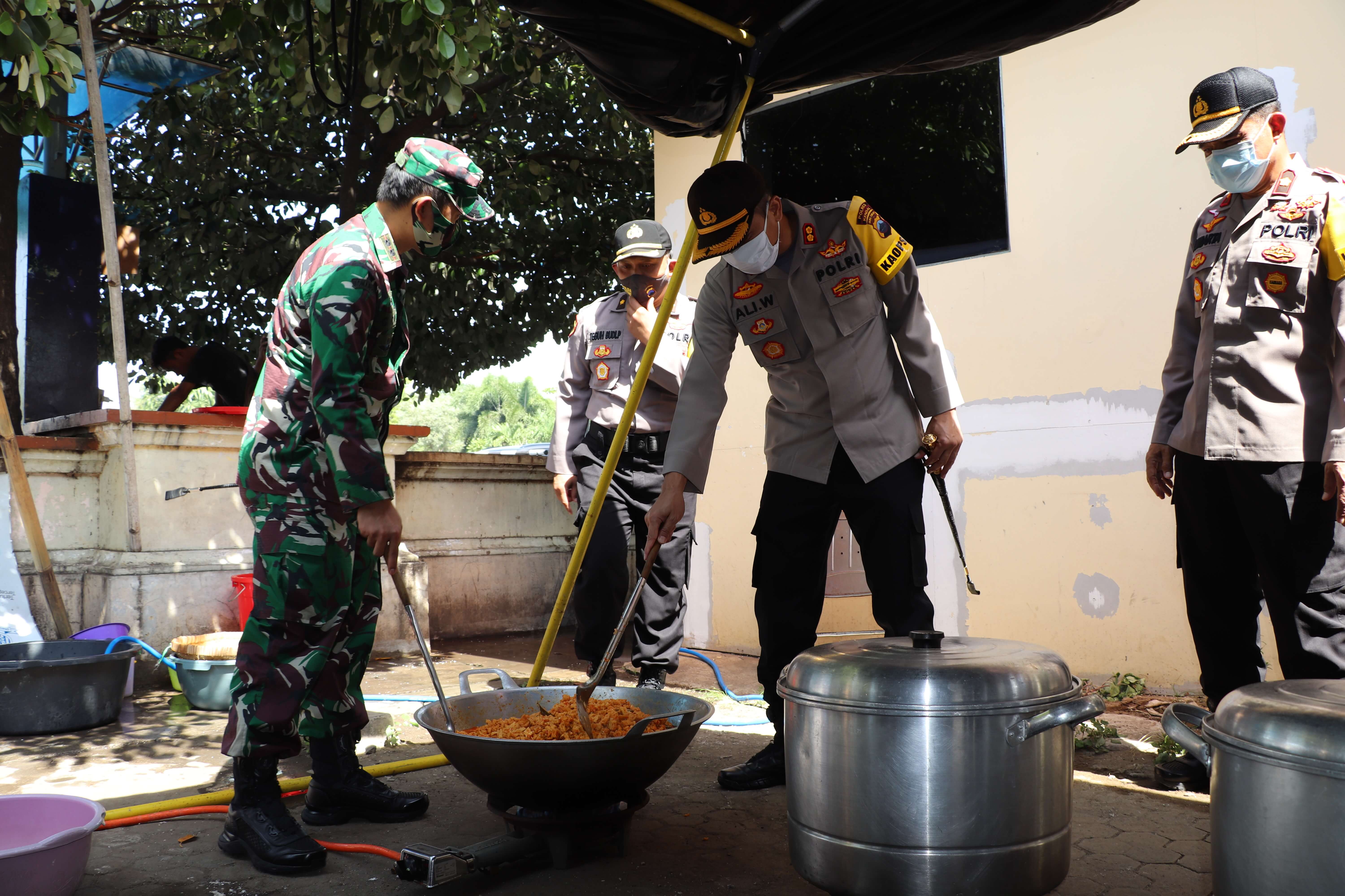 Polres Bersama Kodim 0715 Dirikan Dapur Umum