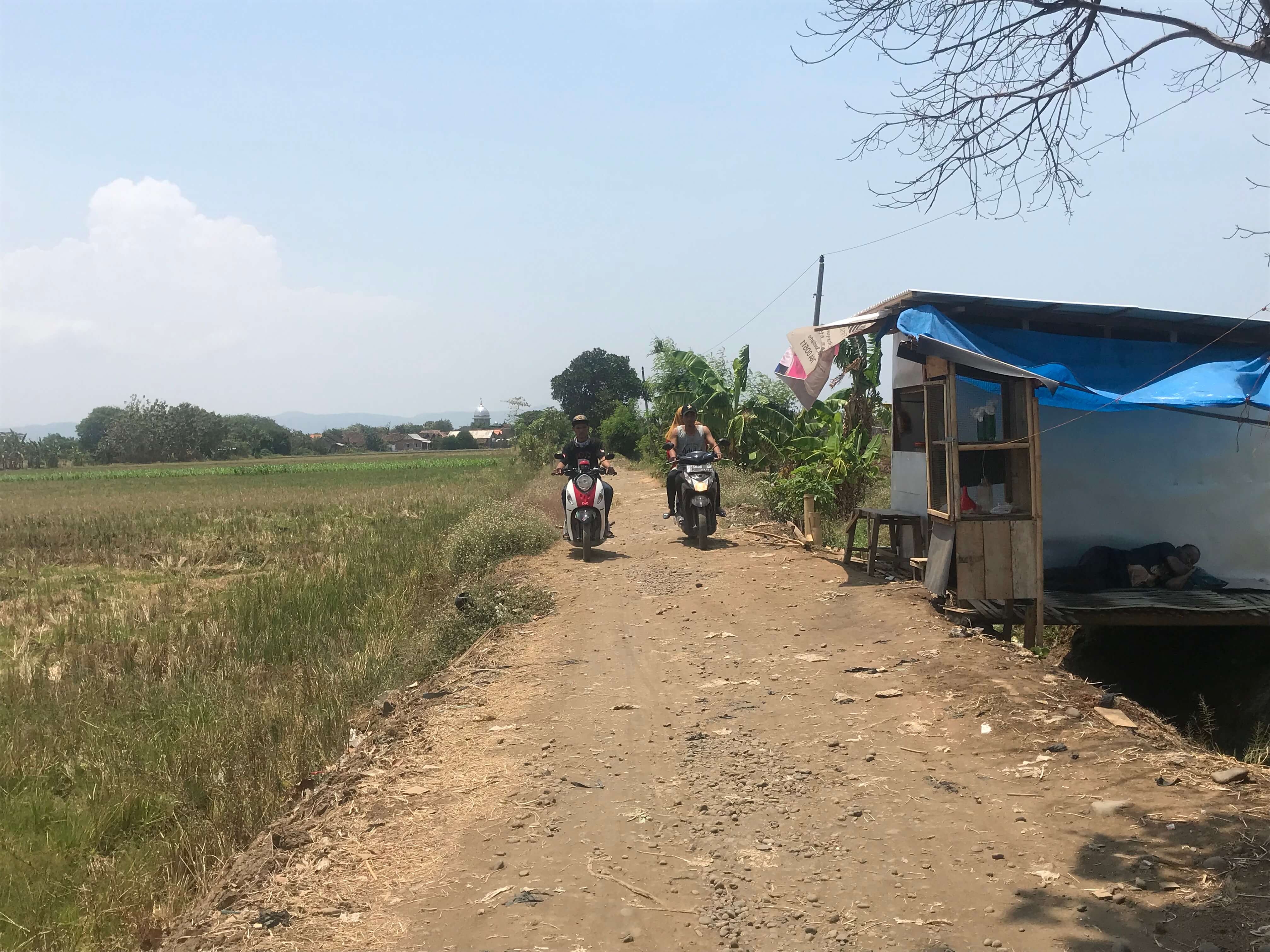 Jalan Rusak, Dukuh Larangan Selalu Terisoler Saat Musih Hujan
