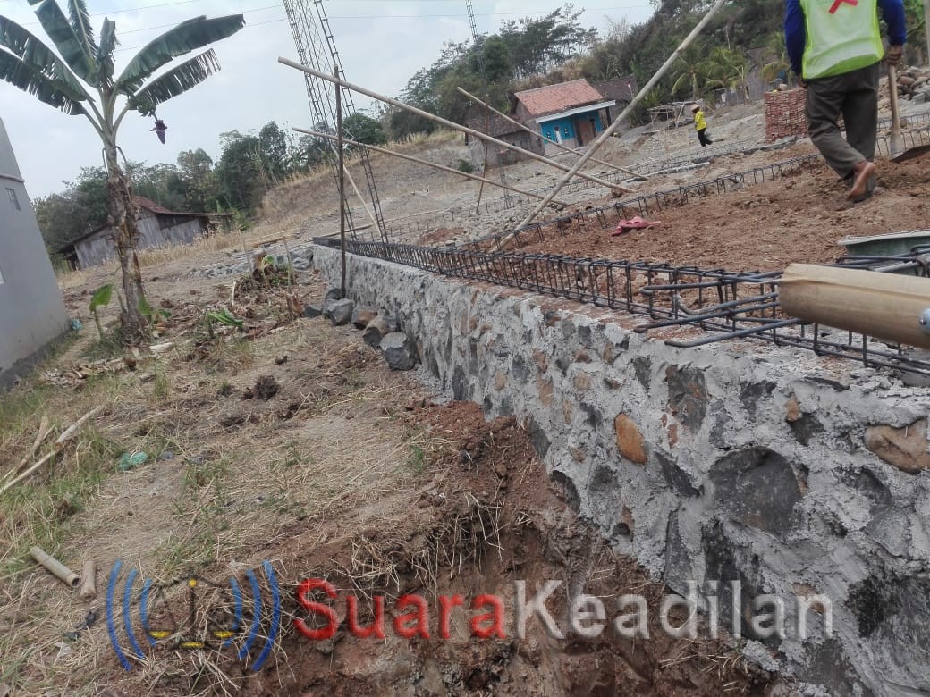 Pembangunan SDN 2 Protomulyo Dinilai Asal-Asalan