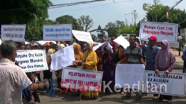 Tarif PDAM Naik dan Pelayanan Buruk, Warga Geruduk Kantor Bupati