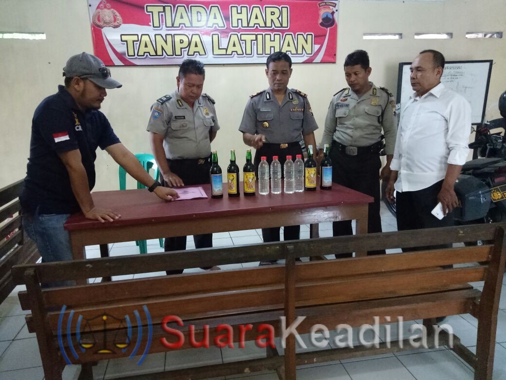 Tekan Tindak Kriminalitas, Kapolsek Laksanakan Razia Miras