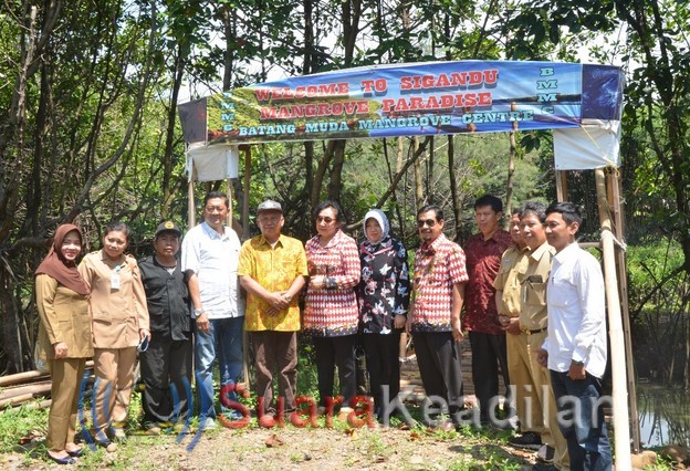 Anggota DPRD Komisi B Provinsi Jawa Tengah Kunjungi Taman Mangrove Pantai Sigandu