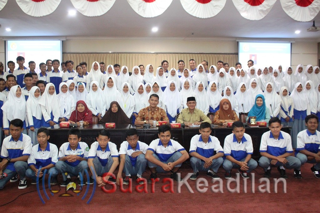 Siswa Belajar ke Dewan Kendal