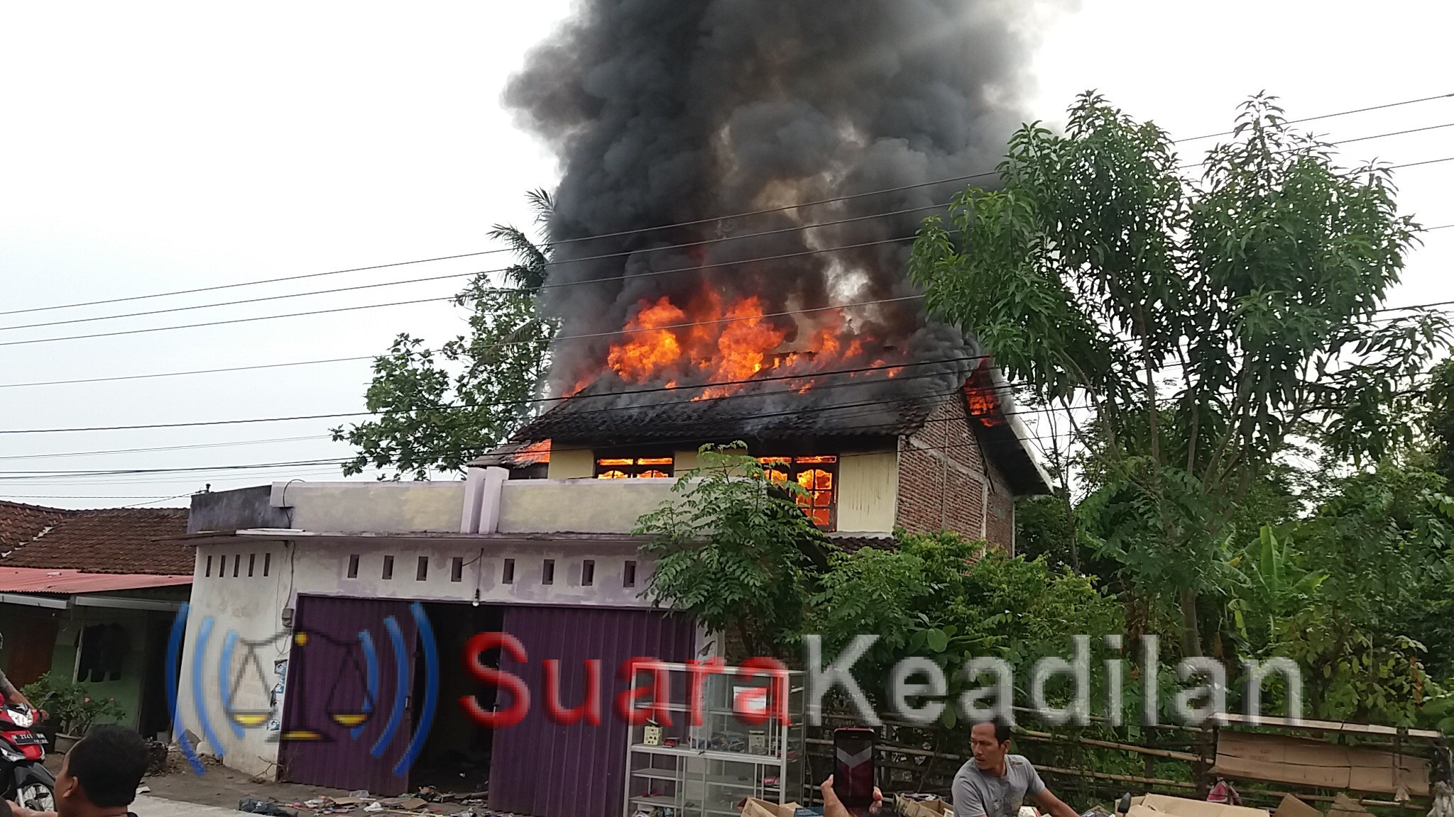 Gudang Mainan Lanji Terbakar, Warga Panik Karena Beberapakali  Timbulkan Bunyi Ledakan