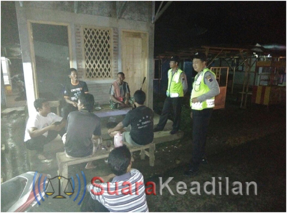 Tingkatkan Patroli Dini Hari, Aiptu Agus Suprayitno Sambangi Pos Kamling