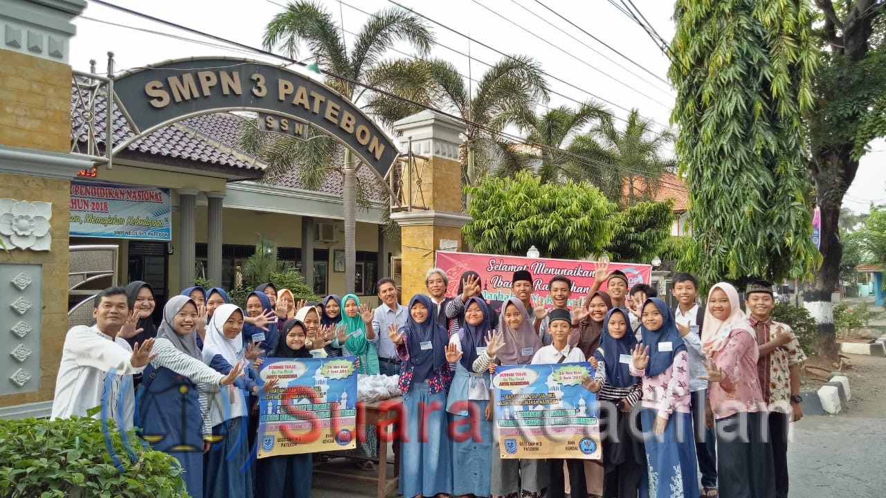 Kampanye Anti Narkoba Sambil Bagi Takjil Ala Relawan Anti Narkoba SMPN 3 Patebon