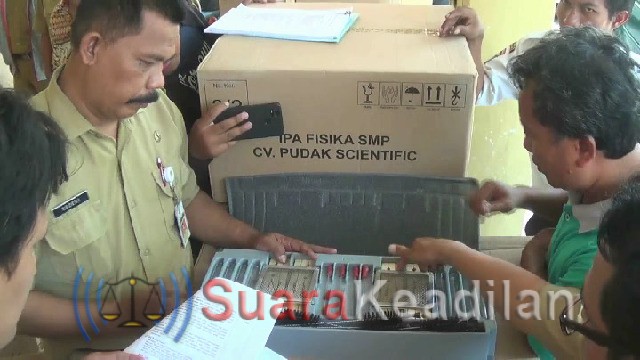 Penyerahan Bantuan Alat Peraga Mapel IPA Disaksikan Kejaksaan