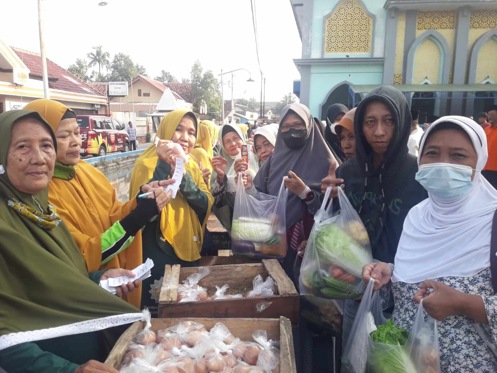 Meriahkan Ramadhan, Takmir Masjid Mujahidin Kendal Gelar Pasar Rakyat Gratis