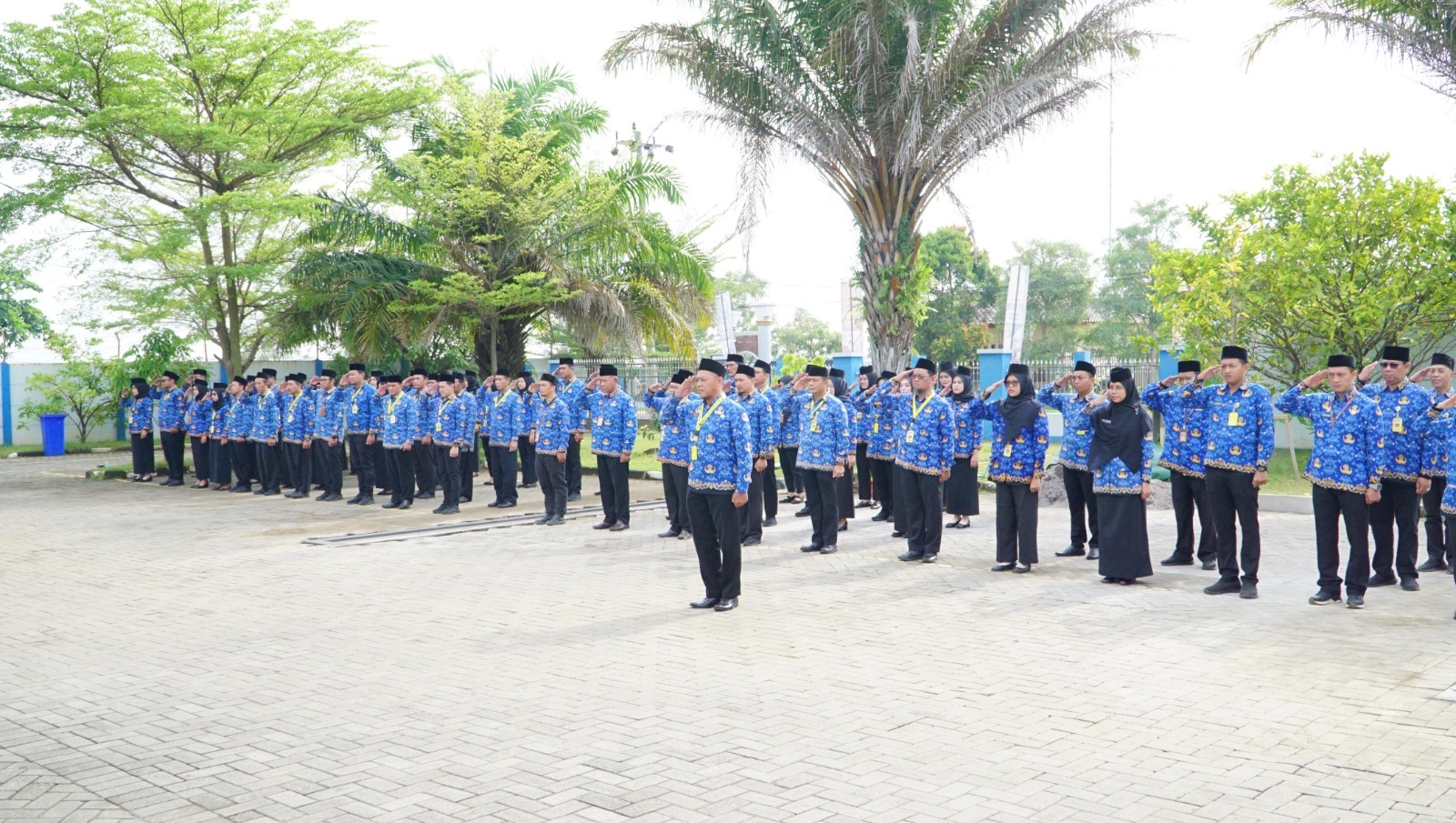 Kantor Pertanahan Kabupaten Kendal melaksanakan Upacara Peringatan Hari Pahlawan ke – 80 di Halaman Kantor Pertanahan Kabupaten Kendal, pada hari Senin (10/11/2025)