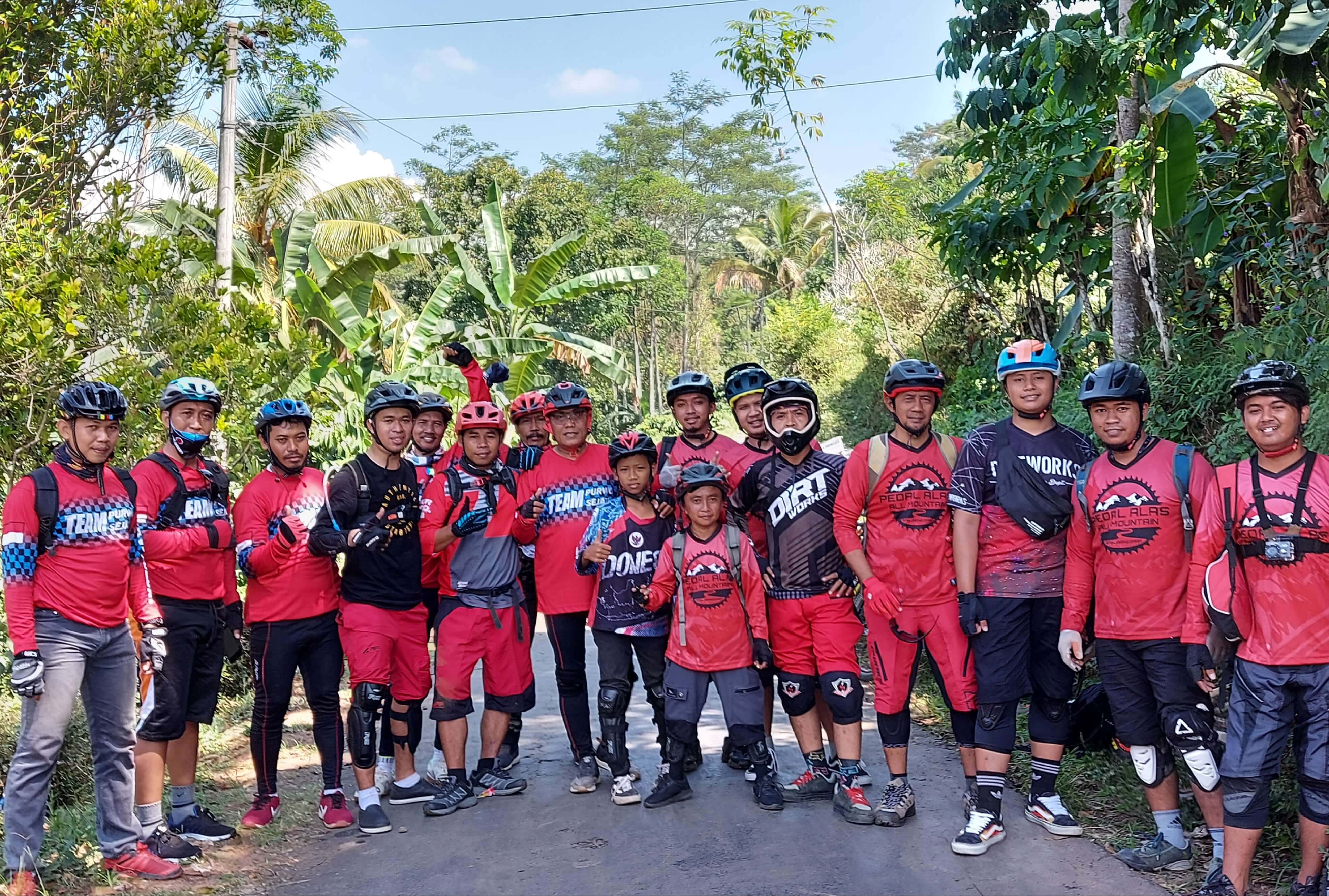 Gowes Silaturahim, Tim Pecinta Sepeda Lintas Daerah Jajal Dua Track Menantang Di Kendal