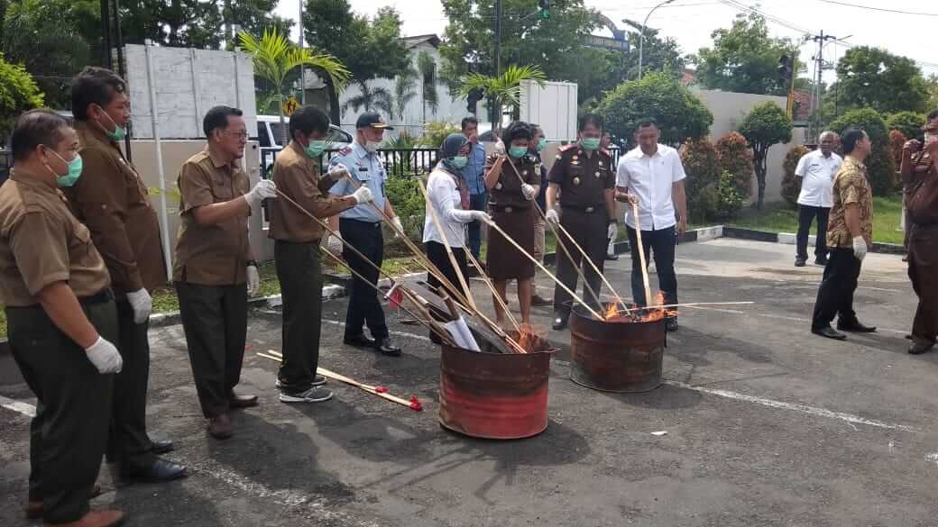 Kejaksaan Negeri Blora Musnahkan Barang Bukti Hasil Kejahatan