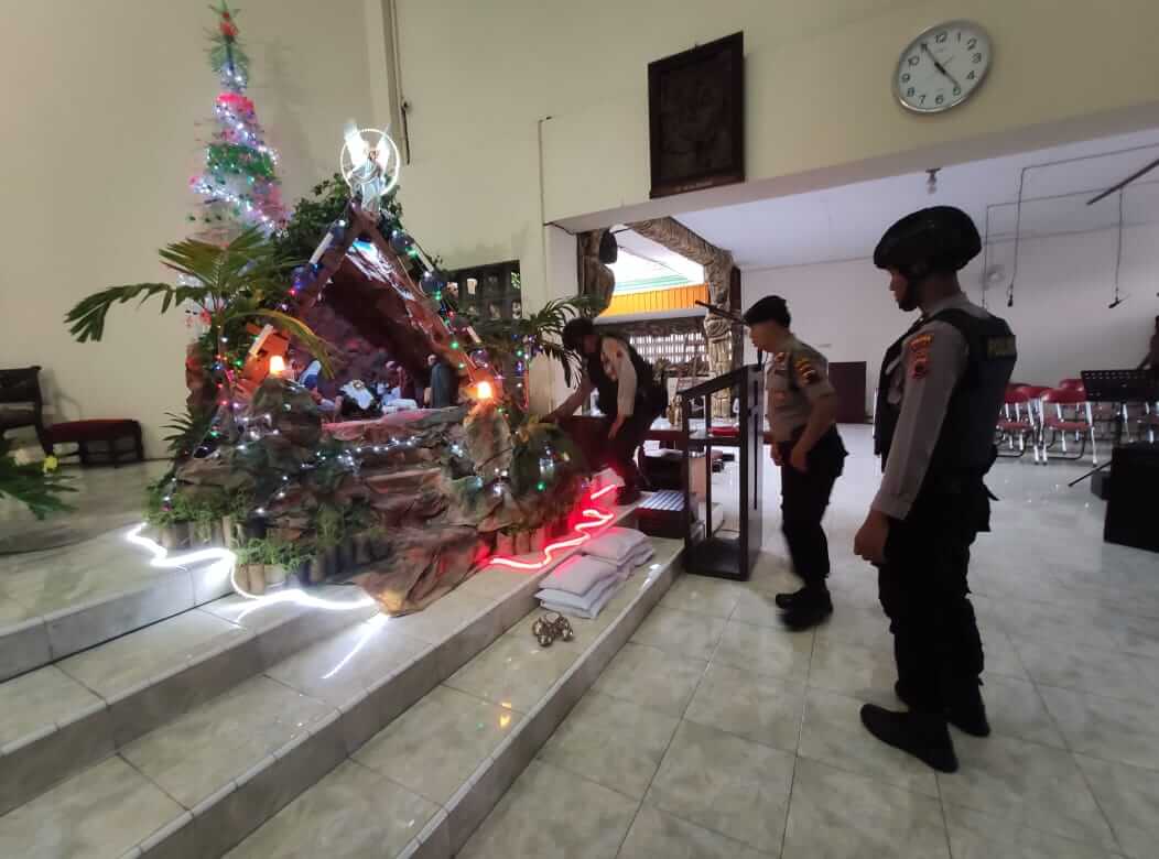 Jelang Malam Natal, Polres Blora Lakukan Sterilisasi Gereja-Gereja