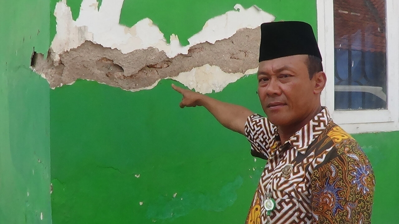 Kantor Kecamatan Gringsing Terpinggirkan Dari Pembangunan