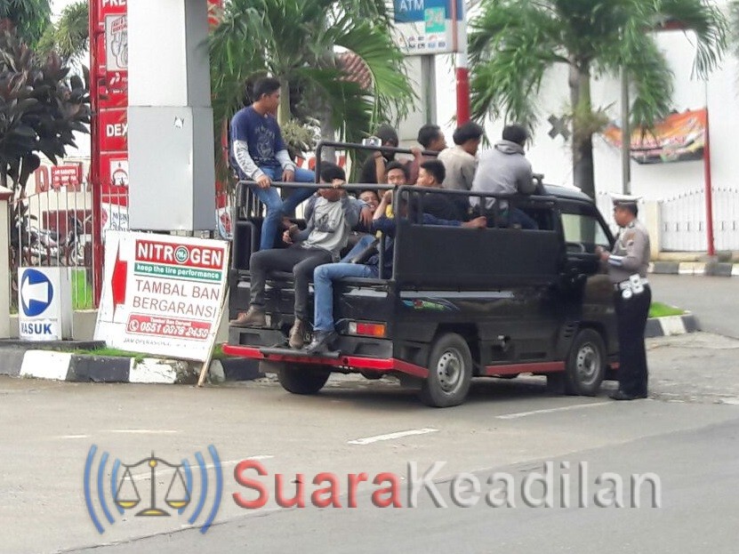Buktikan Komitmennya, Sat Lantas Polres Pekalongan Tilang Kendaraan Bak Terbuka Yang Membawa Penumpang