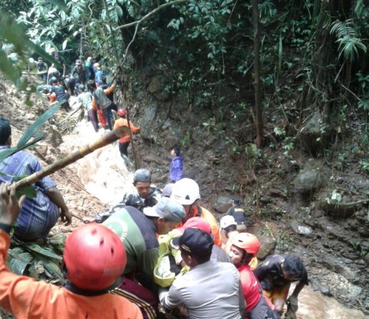 Korban Longsor Paninggaran Berhasil Dievakuasi