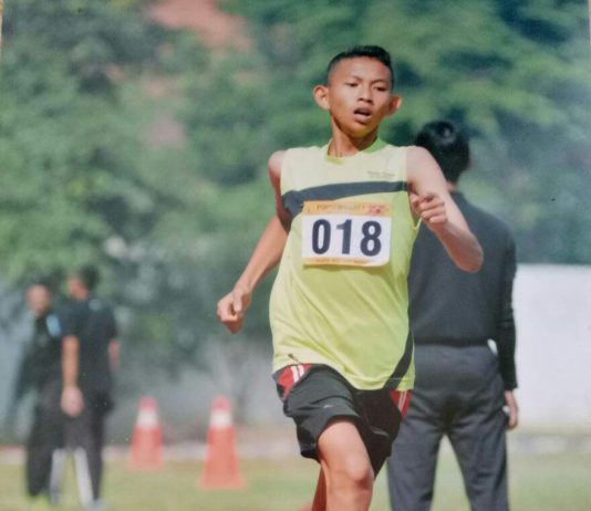 Tanpa Sepatu, Rizal Akbar Rebut Juara 1 Lari 1000 M nasional