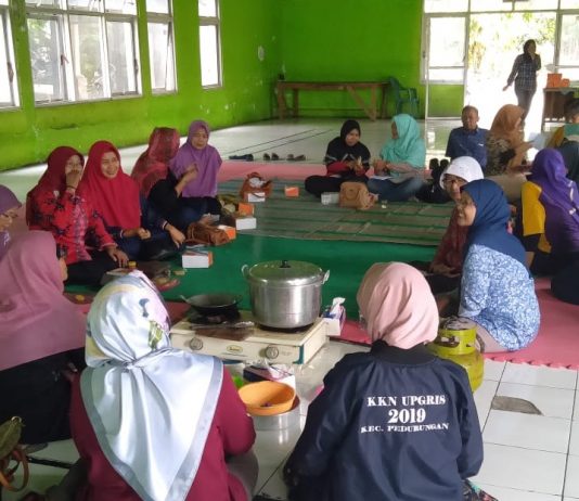 Tim KKN UPGRIS Pedurungan Lor, Gelar Pelatihan Membuat Nuget Lele