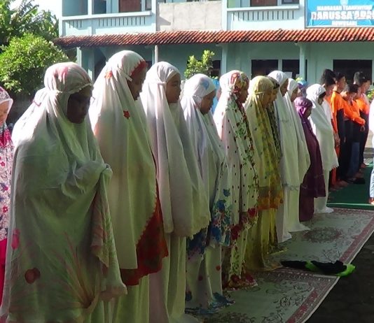 Ratusan Pelajar MAK NU 09 Darussaadah Gelar Sholat Ghoib Korban Banjir Sentani Papua
