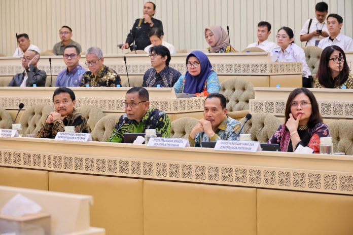 ee4e1ebc-d67d-4c6b-a04a-1289fa9c254a