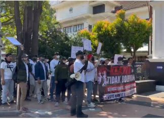 Aliansi Masyarakat Jawa Tengah Bersatu Tolak Korupsi Geruduk Kejati Jateng, Minta Eks Jampidsus Ditahan